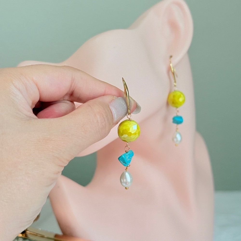 ⚜️ Elegant Gold and Turquoise Drop Earrings - Picture 5 of 7